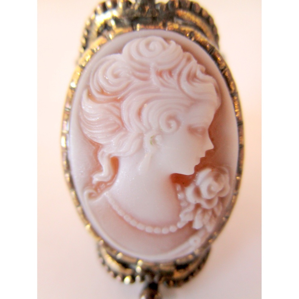 Vintage Pink Cameo Ring Size 7 Woman Wearing Pearls Floral 1.5' Long - Picture 5 of 6